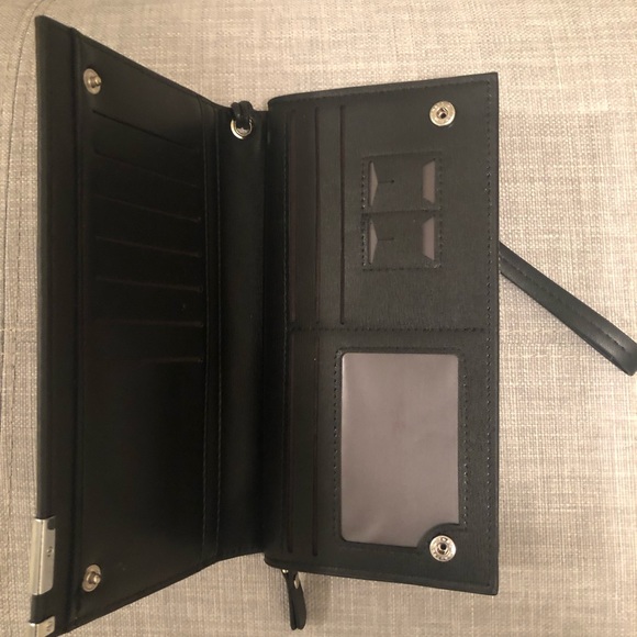 Multi pocket wallet w/wrist strap. NWOT - Picture 4 of 8